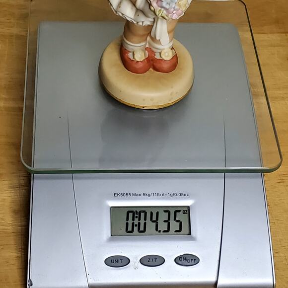 Memories of Yesterday I'm the Girl for You 1993 Membership Porcelain Figurine - Picture 8 of 8